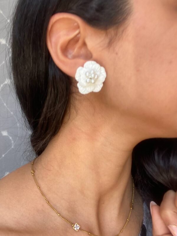 Single flower Earrings - Image 3